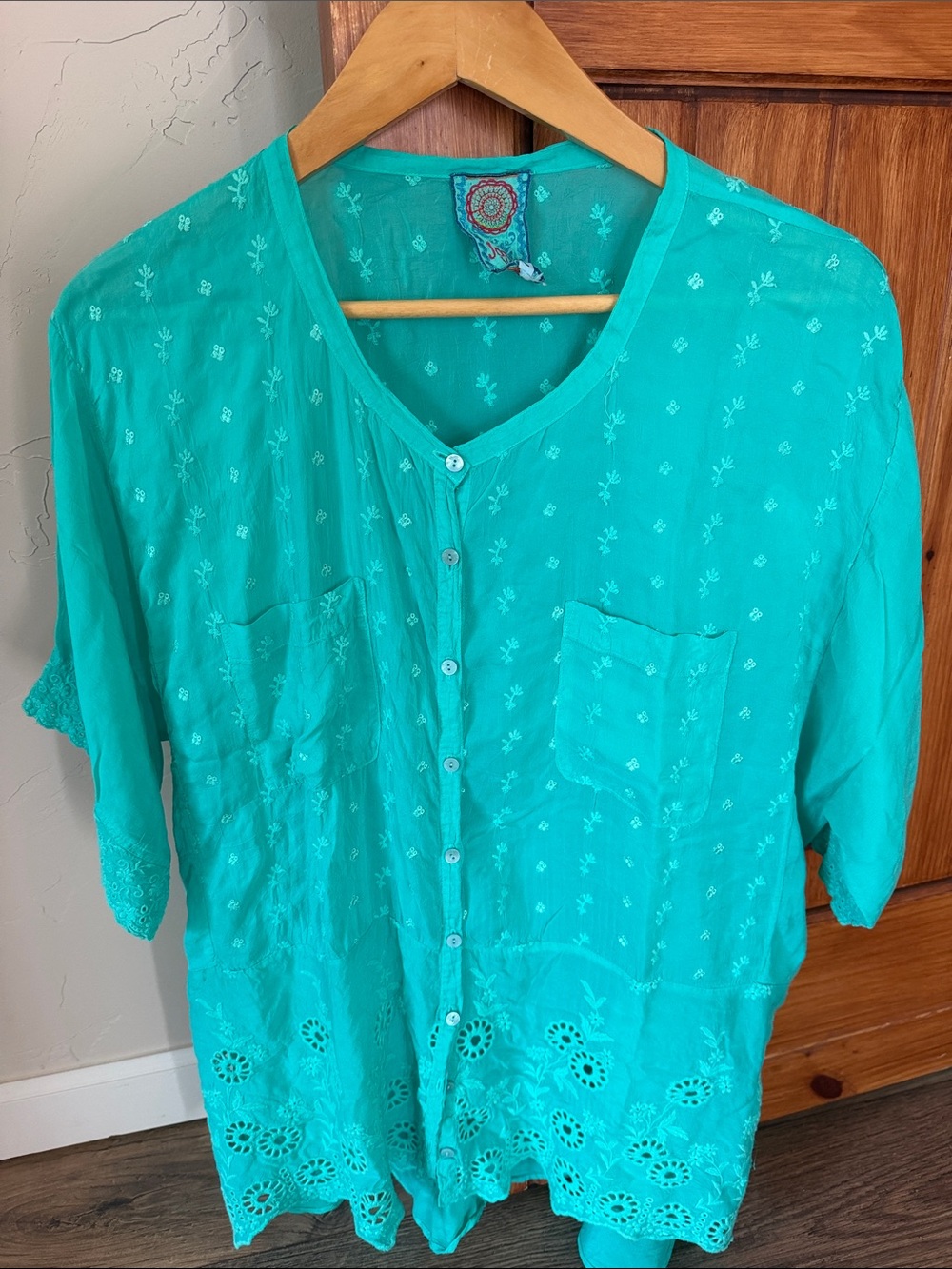 Johnny Was Embroidered Eyelet Blouse in Mint Green Large EUC
